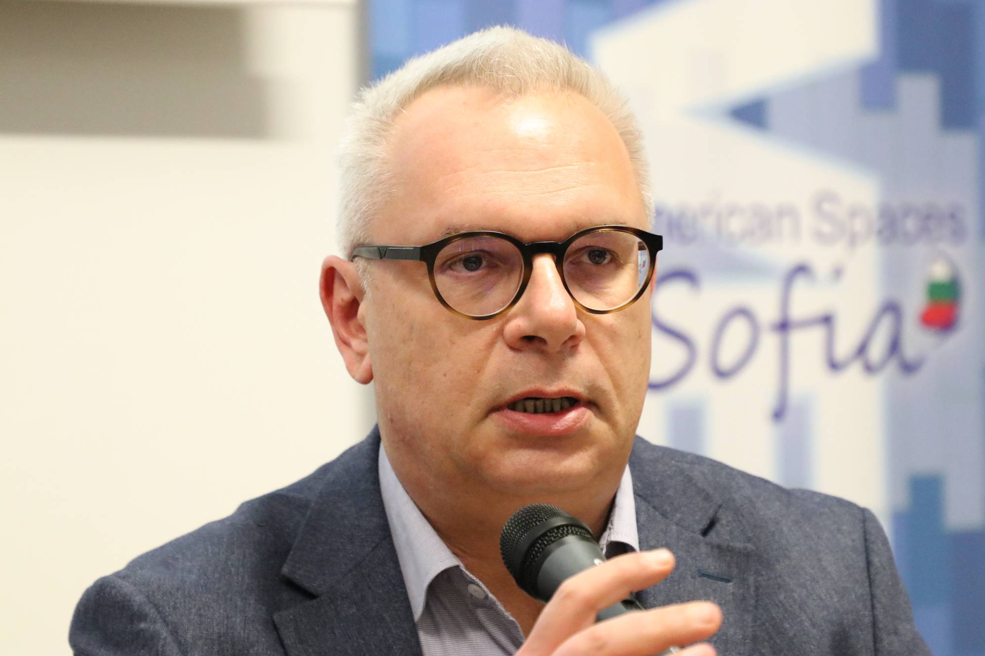  Проф. д.н. Момчил Методиев 